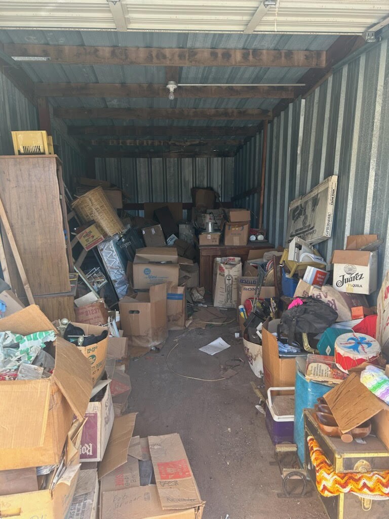 Residential & commercial junk removal – furniture, appliances, and clutter cleanup.